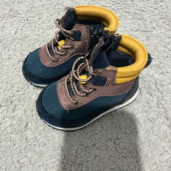 Old navy baby hiking boots - Picture 1 of 4